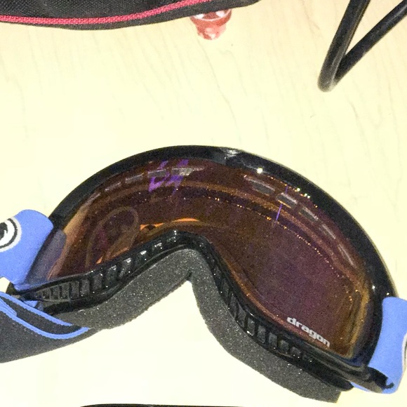 Snow board, with dragon and bolle goggles-n-boots - Picture 3 of 8